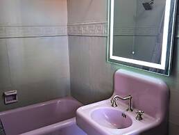 The Well Hotel & Taproom