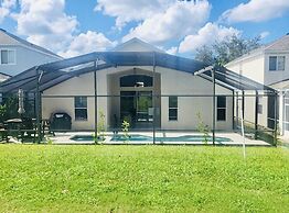 Amazing Vacation Home With Private Pool at Highland Reserve!