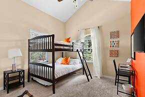 Lake Estate w Pool and Amazing Outdoors