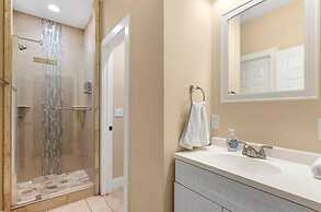 Lake Estate w Pool and Amazing Outdoors