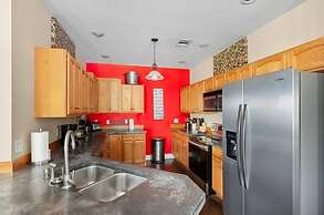 Lake Estate w Pool and Amazing Outdoors