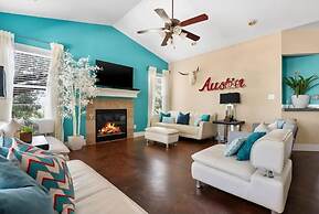 Lake Estate w Pool and Amazing Outdoors