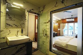 Royal Palace Beach Resort