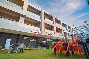 Royal Palace Beach Resort