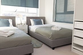 Stylish 2BR Apartment, Town Centre, Free Parking