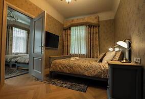 Roze Boutique Apartments