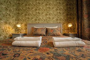 Roze Boutique Apartments
