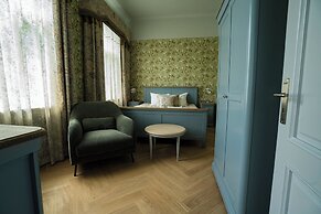 Roze Boutique Apartments