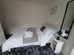 Private Room - Ensuite Bathroom - Free Parking