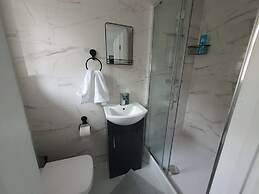 Private Room - Ensuite Bathroom - Free Parking