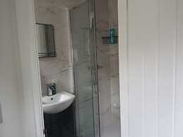 Private Room - Ensuite Bathroom - Free Parking