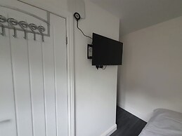 Private Room - Ensuite Bathroom - Free Parking