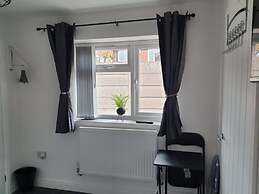 Private Room - Ensuite Bathroom - Free Parking