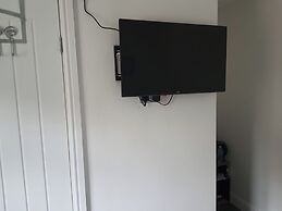 Private Room - Ensuite Bathroom - Free Parking