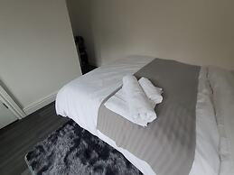 Private Room - Ensuite Bathroom - Free Parking