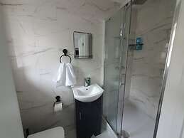Private Room - Ensuite Bathroom - Free Parking