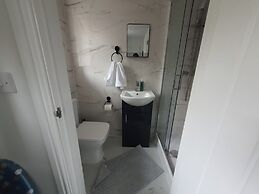 Private Room - Ensuite Bathroom - Free Parking