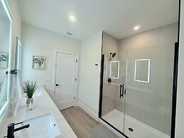 Upstay - Modern Home w Pool in New Development