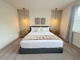 Upstay - Modern Home w Pool in New Development