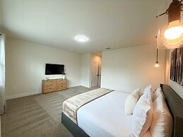 Upstay - Modern Home w Pool in New Development