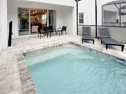 Upstay - Modern Home w Pool in New Development