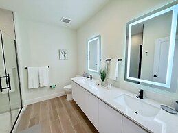 Upstay - Modern Home w Pool in New Development