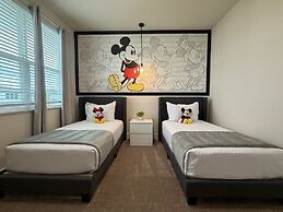 Upstay - Modern Home w Pool in New Development