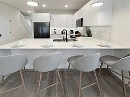 Upstay - Modern Home w Pool in New Development