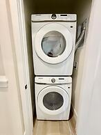 Upstay - Modern Home w Pool in New Development