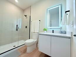 Upstay - Modern Home w Pool in New Development