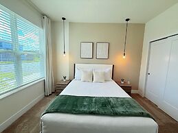 Upstay - Modern Home w Pool in New Development