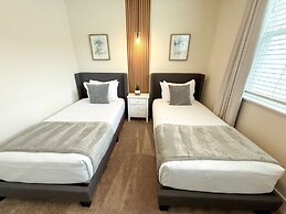 Upstay - Modern Home w Pool in New Development