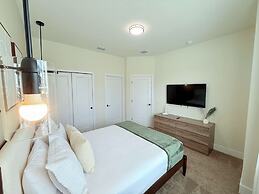 Upstay - Modern Home w Pool in New Development