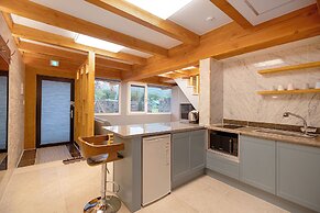 wangkyeong hanoak poolvilla