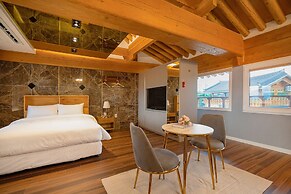 wangkyeong hanoak poolvilla