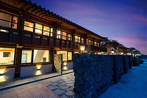 wangkyeong hanoak poolvilla