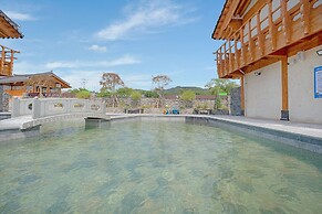 wangkyeong hanoak poolvilla