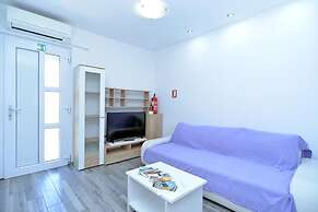 Lovely Flat Just Steps From the Beach