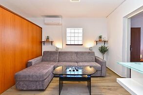 Stylish Family Retreat With Shared Pool