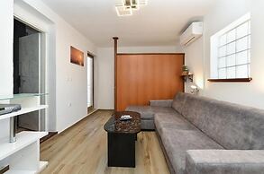 Stylish Family Retreat With Shared Pool