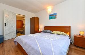 Stylish Family Retreat With Shared Pool