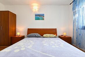 Stylish Family Retreat With Shared Pool