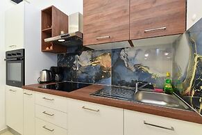 Stylish Family Retreat With Shared Pool