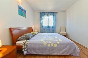 Stylish Family Retreat With Shared Pool