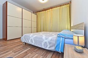 Stylish Family Retreat With Shared Pool