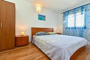 Stylish Family Retreat With Shared Pool