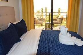 River Hills Hotel & Suites
