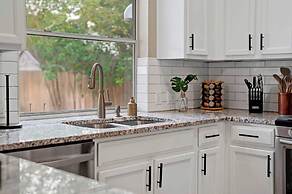 Sun Filled Home Pool & HotTub Gameroom