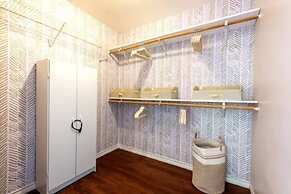 Entire Guesthouse in Southeast Austin