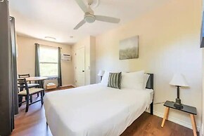Entire Guesthouse in Southeast Austin